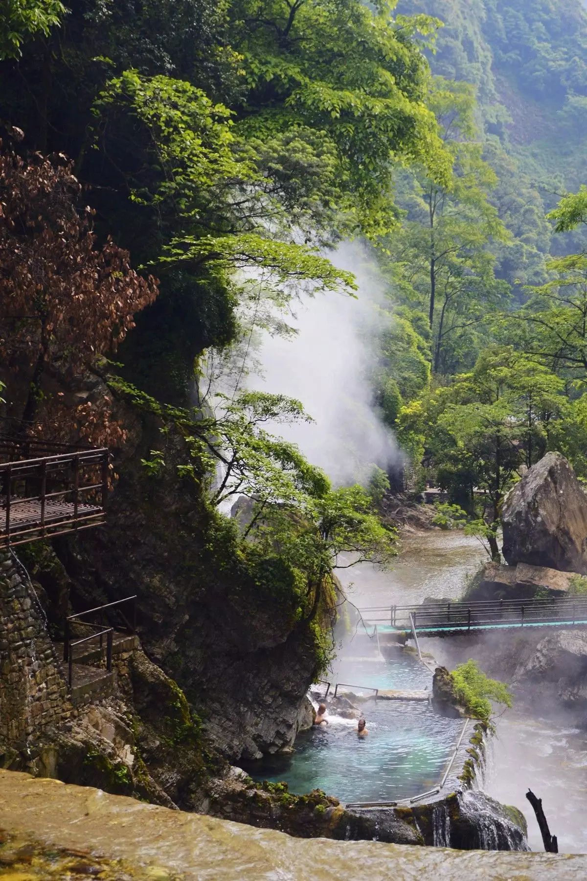 世界最大的温泉瀑布,就在川西,景色美的让人上瘾!