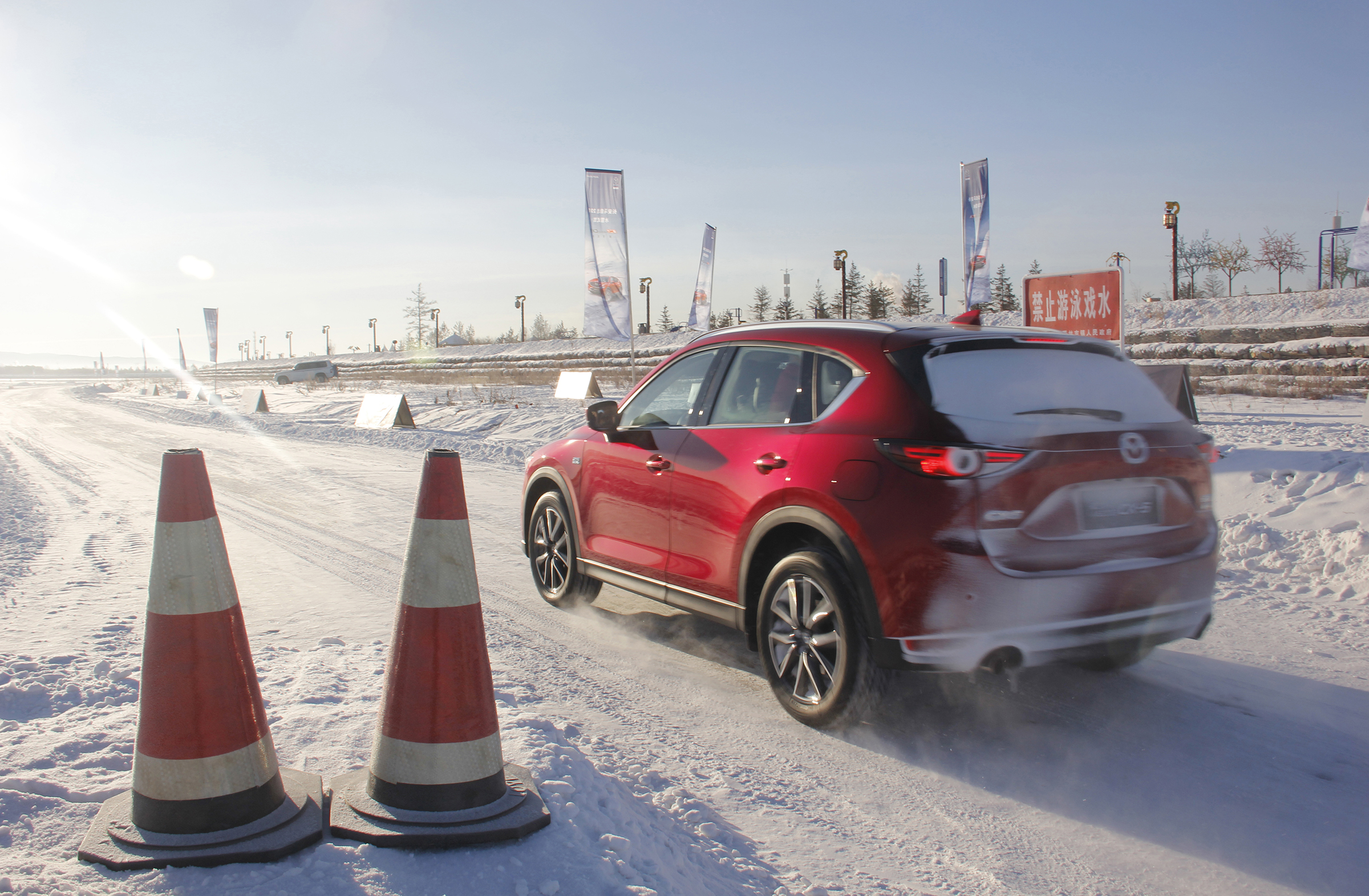 一路向北mazda Cx 5在雪地的操控会比铺装路面差多少呢