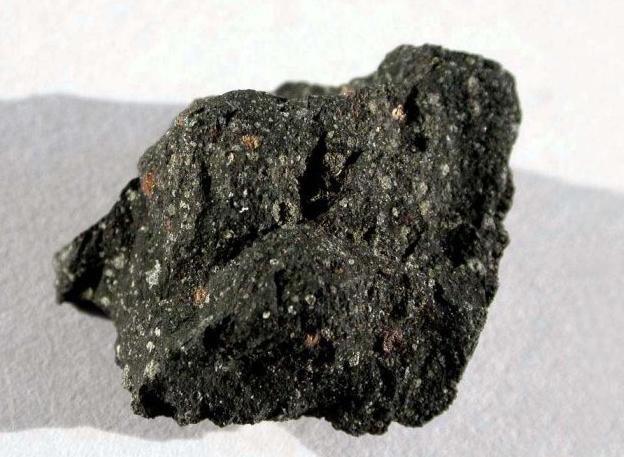 火辉石球粒陨石较为罕见,因多含顽火辉石(一种辉石族矿物,双链硅酸盐