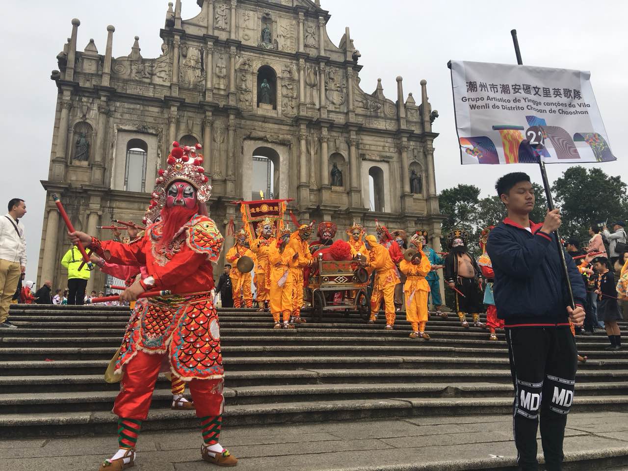 潮汕英歌舞艳惊澳门大巡游外国人都看呆了