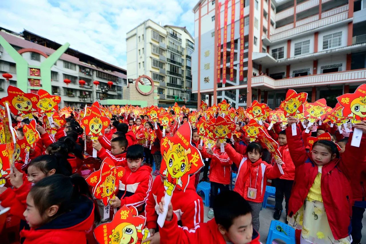 广西龙胜逾百年龙胜小学庆华诞多图