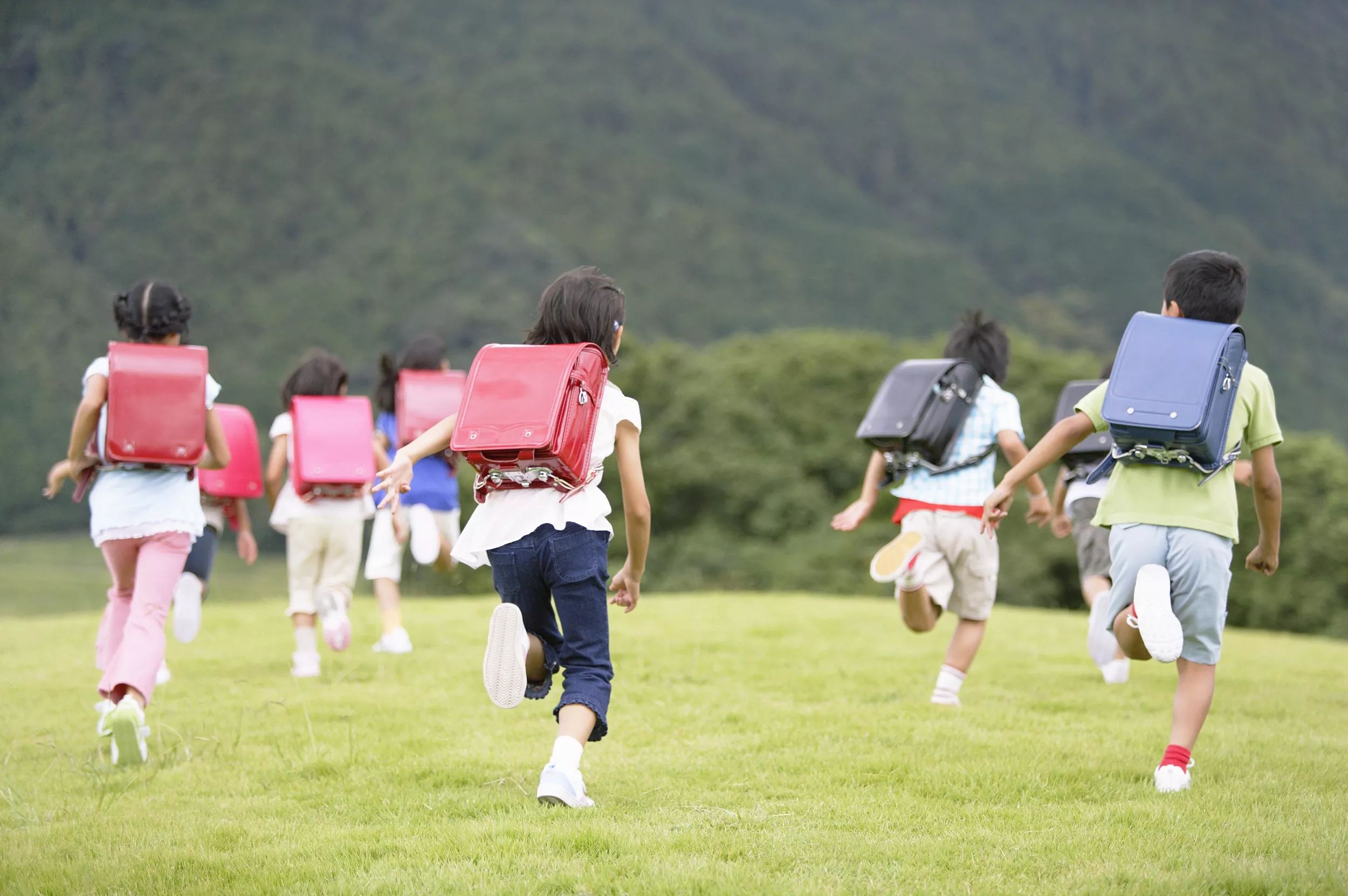 回家休息换书让家里做孩子书包的暂存点为孩子减轻书包压力轻松上学