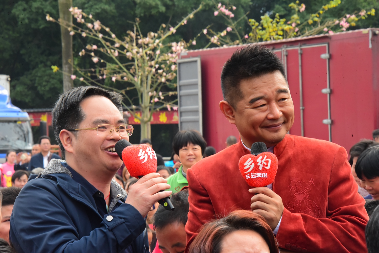 央视《乡约》第七次走进东莞观音山说媒,彪悍母女花现场抢亲