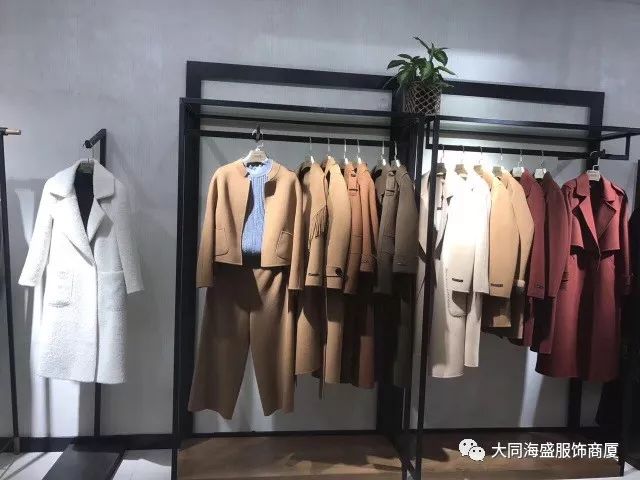 唯影女装专卖店图片