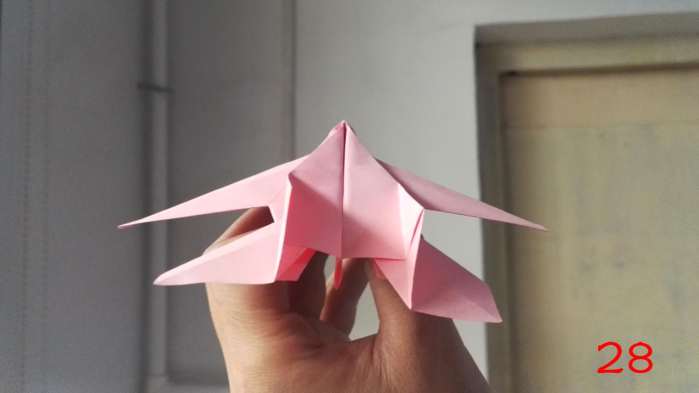 手工折纸教大家做一款可以飞行的战斗机模型纸飞机的折法教程