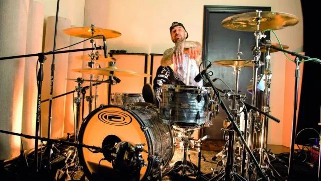 travis barkerbest international rock drummers最佳器樂搖滾鼓手5