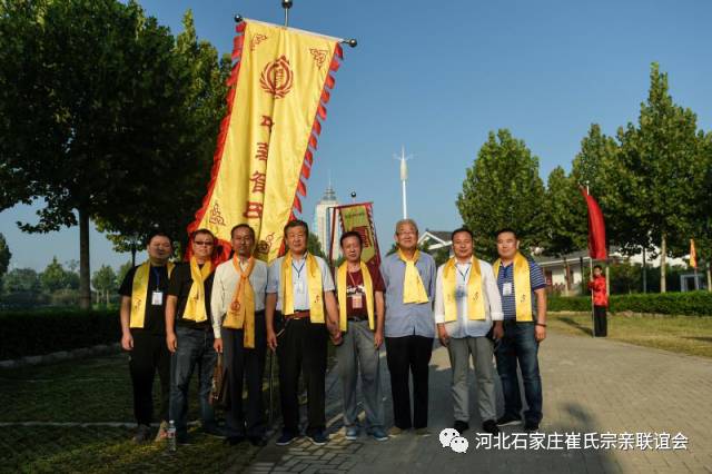 石家庄市崔氏宗亲在2017年筹备联络处时,崔圣来石指导合影(前排中)