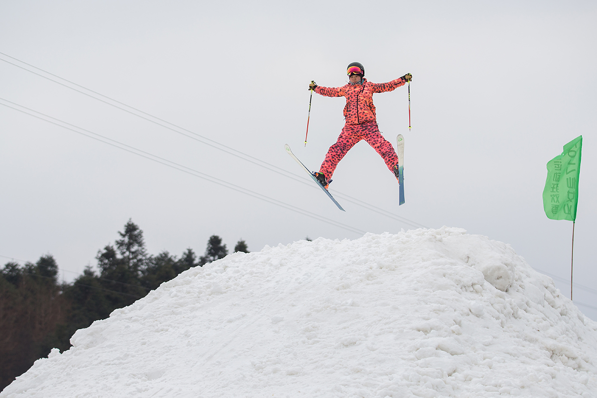 天天都可以滑雪空中特技滑雪拉开仙女山冰雪季序幕