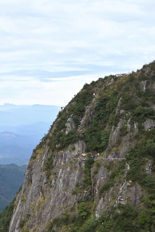 2018元旦瑤族第一寨清遠千年瑤寨雲頂之上金子山玻璃橋觀雲海兩天