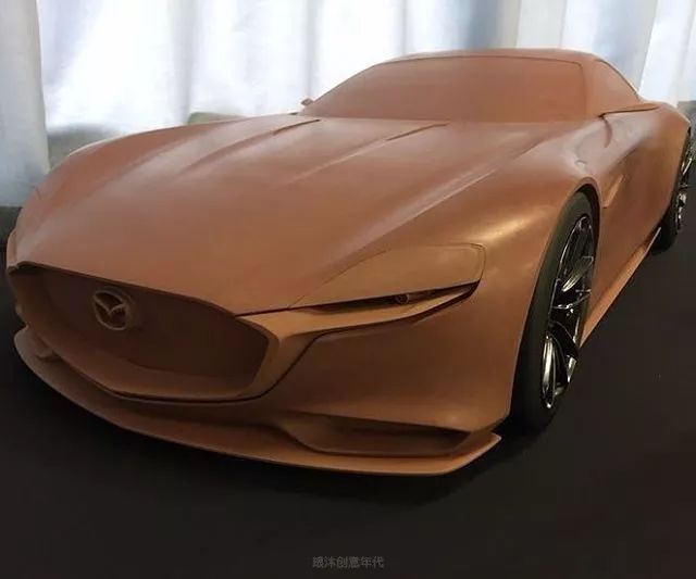 汽车创意雕塑 :油泥模型