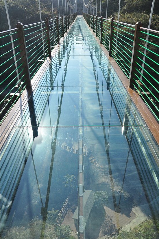 银座天蒙山景区玻璃桥图片