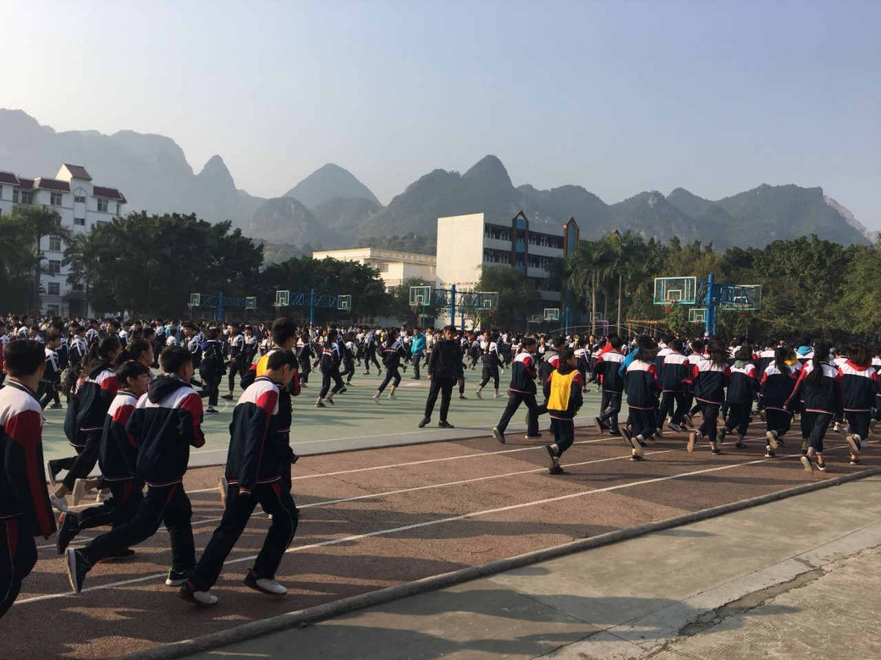 田阳县初级中学图片