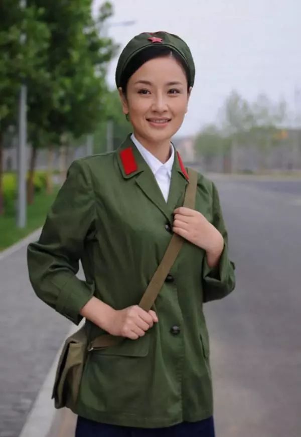 六五式女军服的风采图片