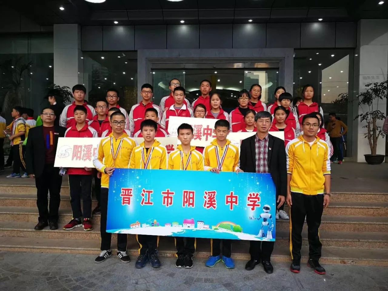 热烈祝贺晋江市南侨中学,阳溪中学机器人代表队在2017年艾艾屋杯