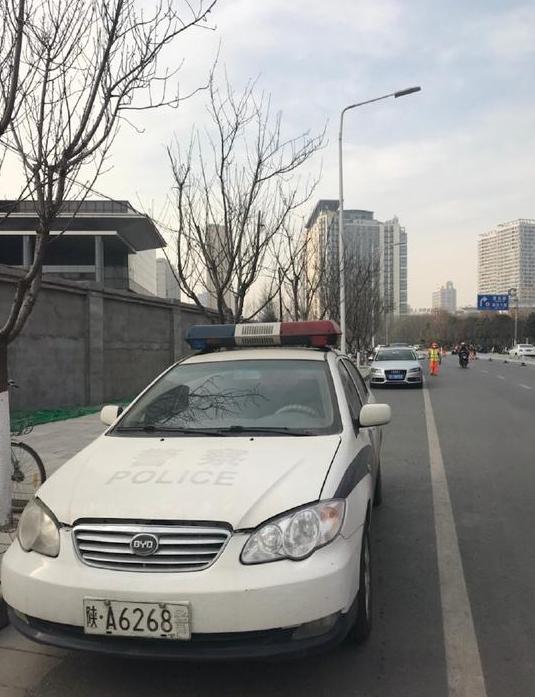 除了一辆陕a6268的警用车"返回搜狐,查看更多