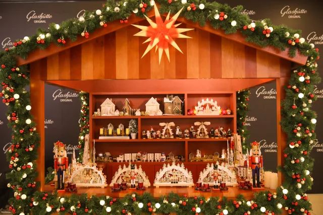 格拉苏蒂呈现正统德式圣诞集市，芬迪、施华洛世奇推出春夏新品