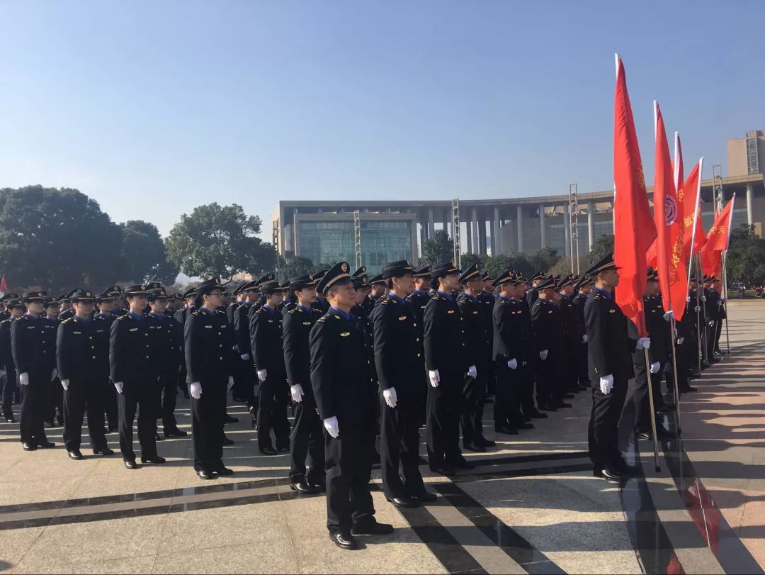 此次我市城管执法制式服装和标志标识配备胸徽胸号是:城市管理执法