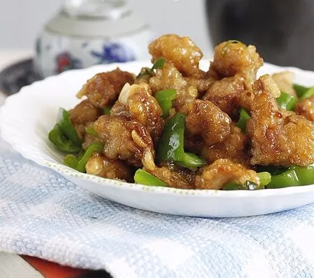 餐馆中非常经典的一道东北菜—东北溜肉段