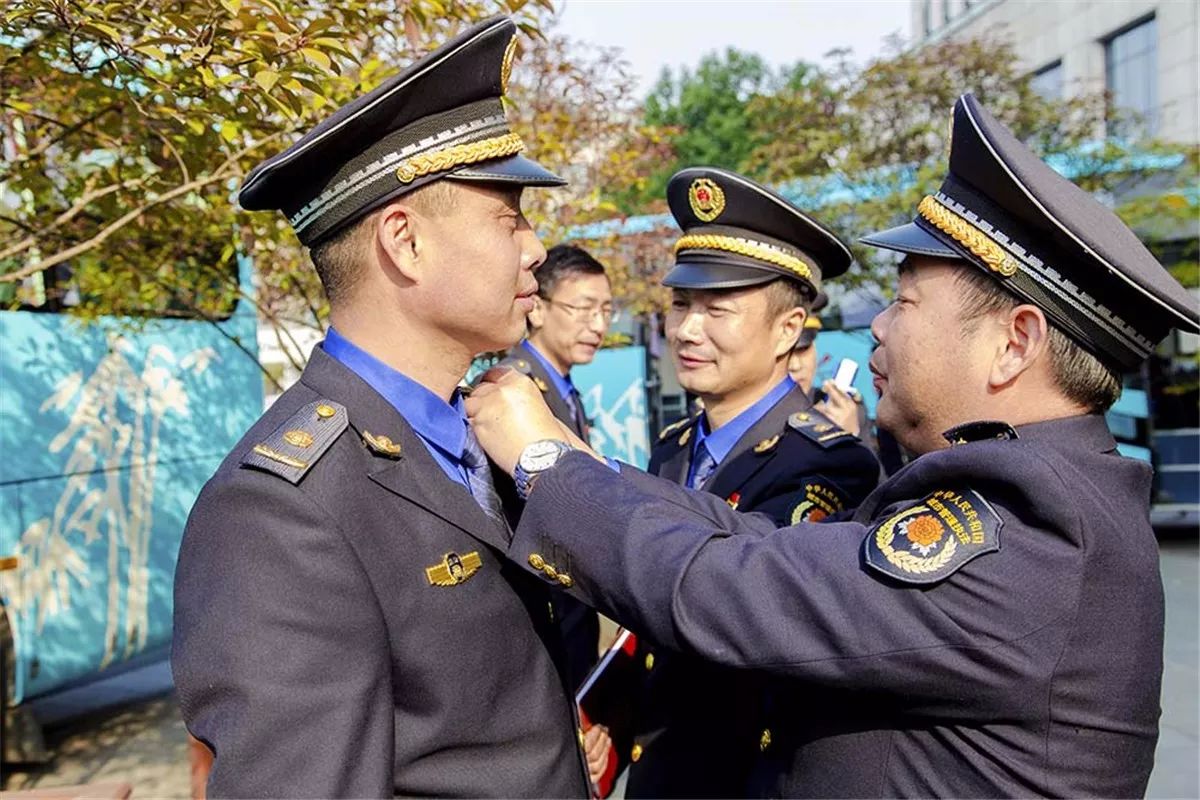 帥氣綜合執法新制服在全省綜合執法工作電視電話會議上首度亮相