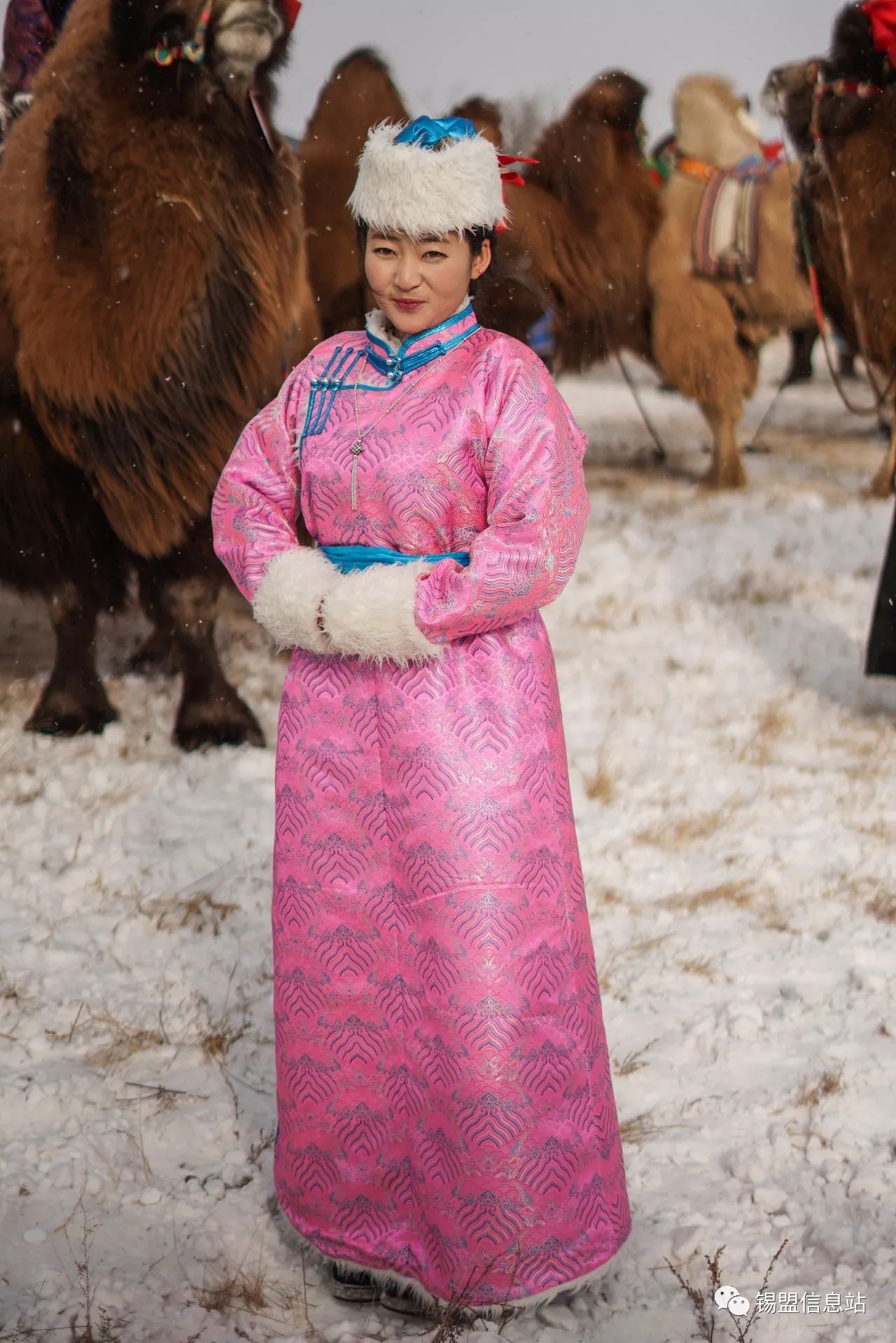 科尔沁蒙古族服饰图片
