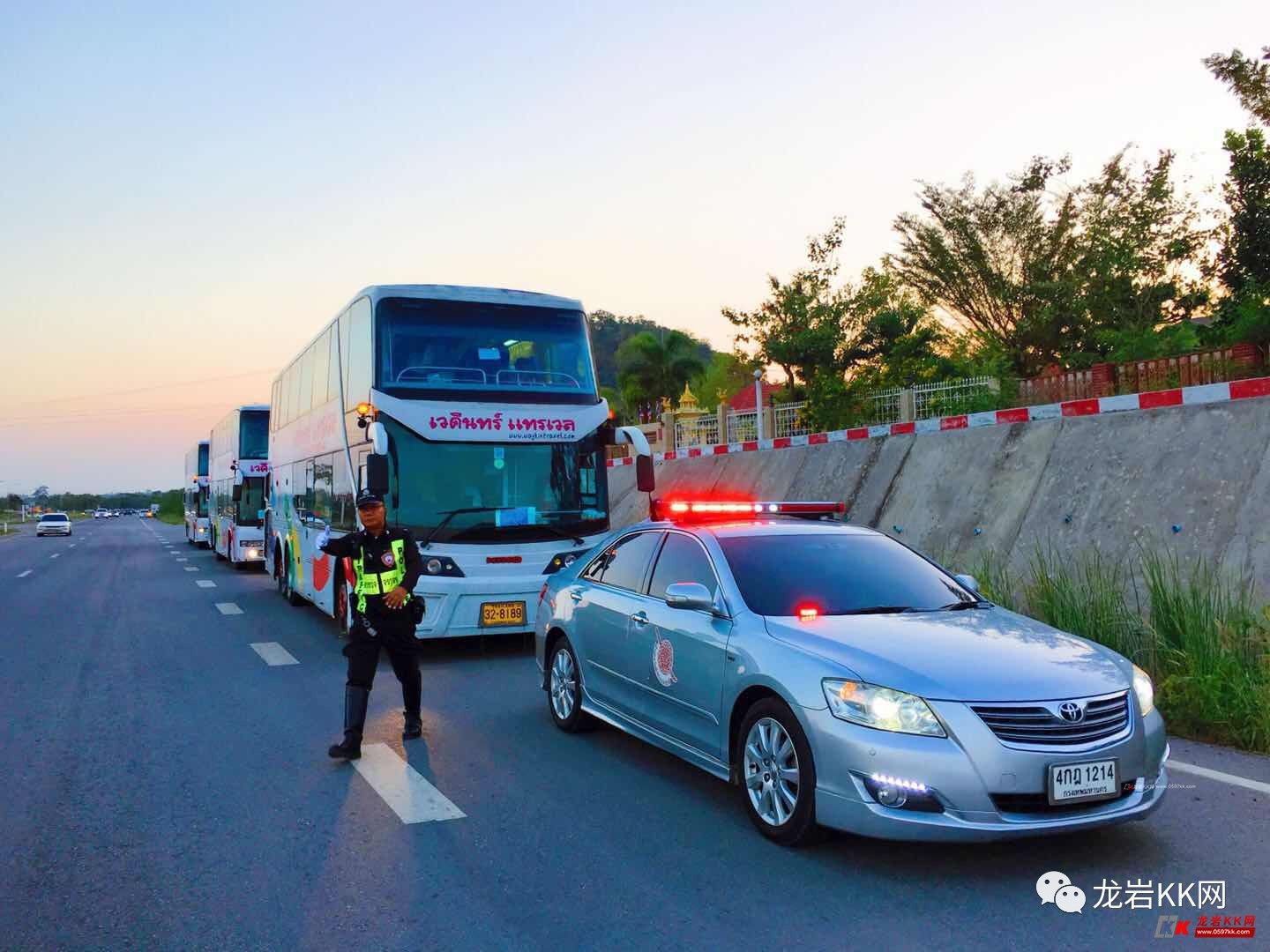 更让人惊喜的是,康辉千人游首发团居然有皇家警车