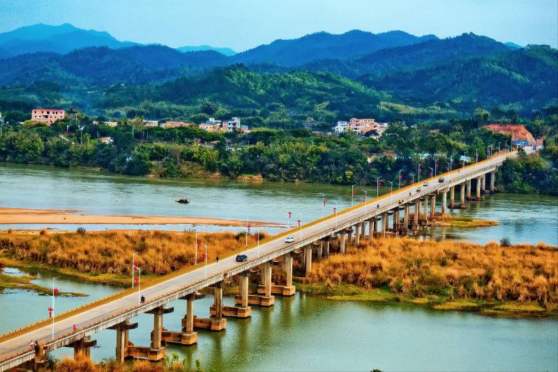 东江大桥4有着小惠州之称,可见繁华程度
