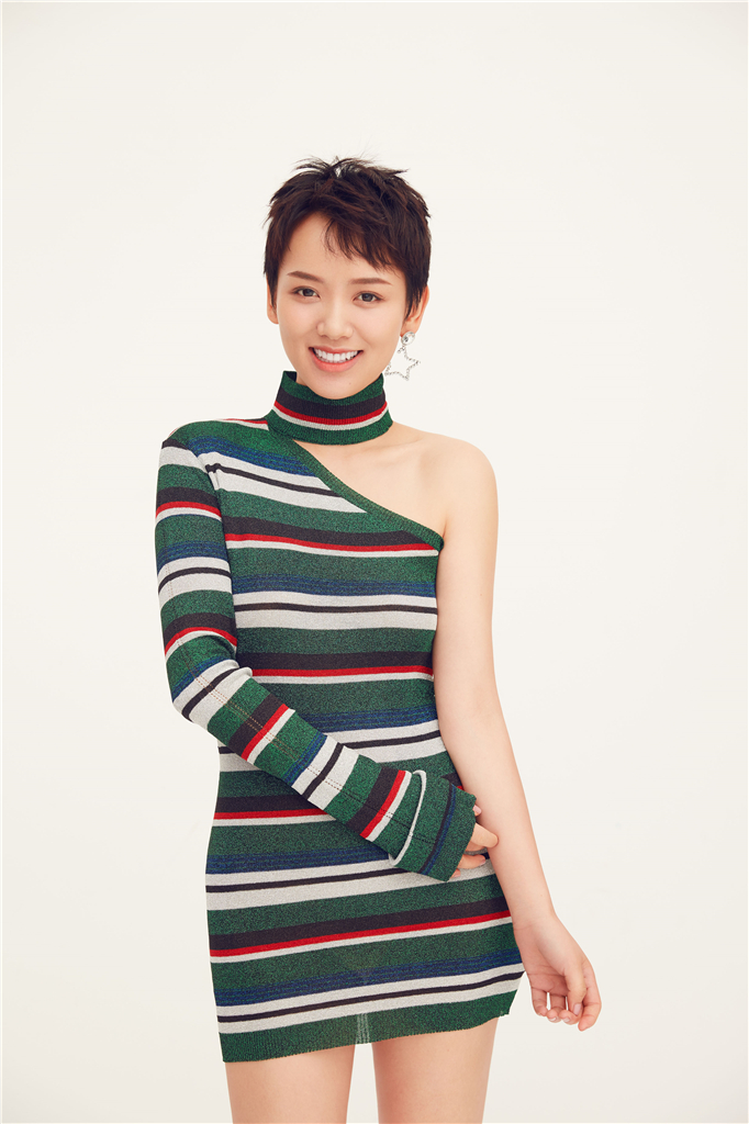 最时髦的毛衣长裙在这里 李晓峰最新写真曝光