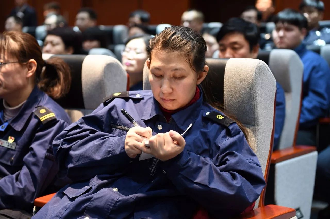 沈阳铁路局女局长图片