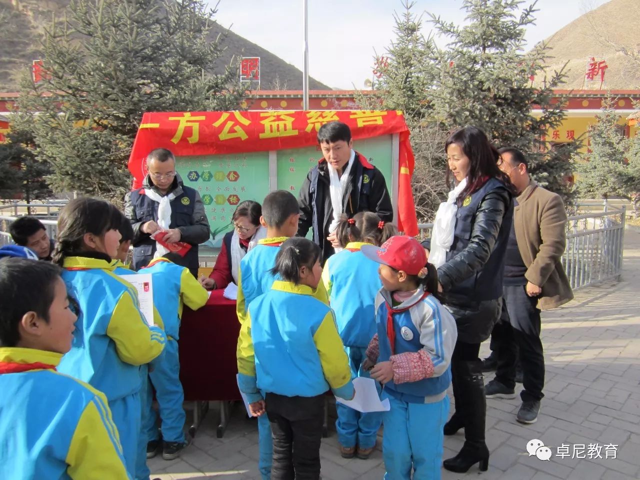 爱心资助 情暖山区学校