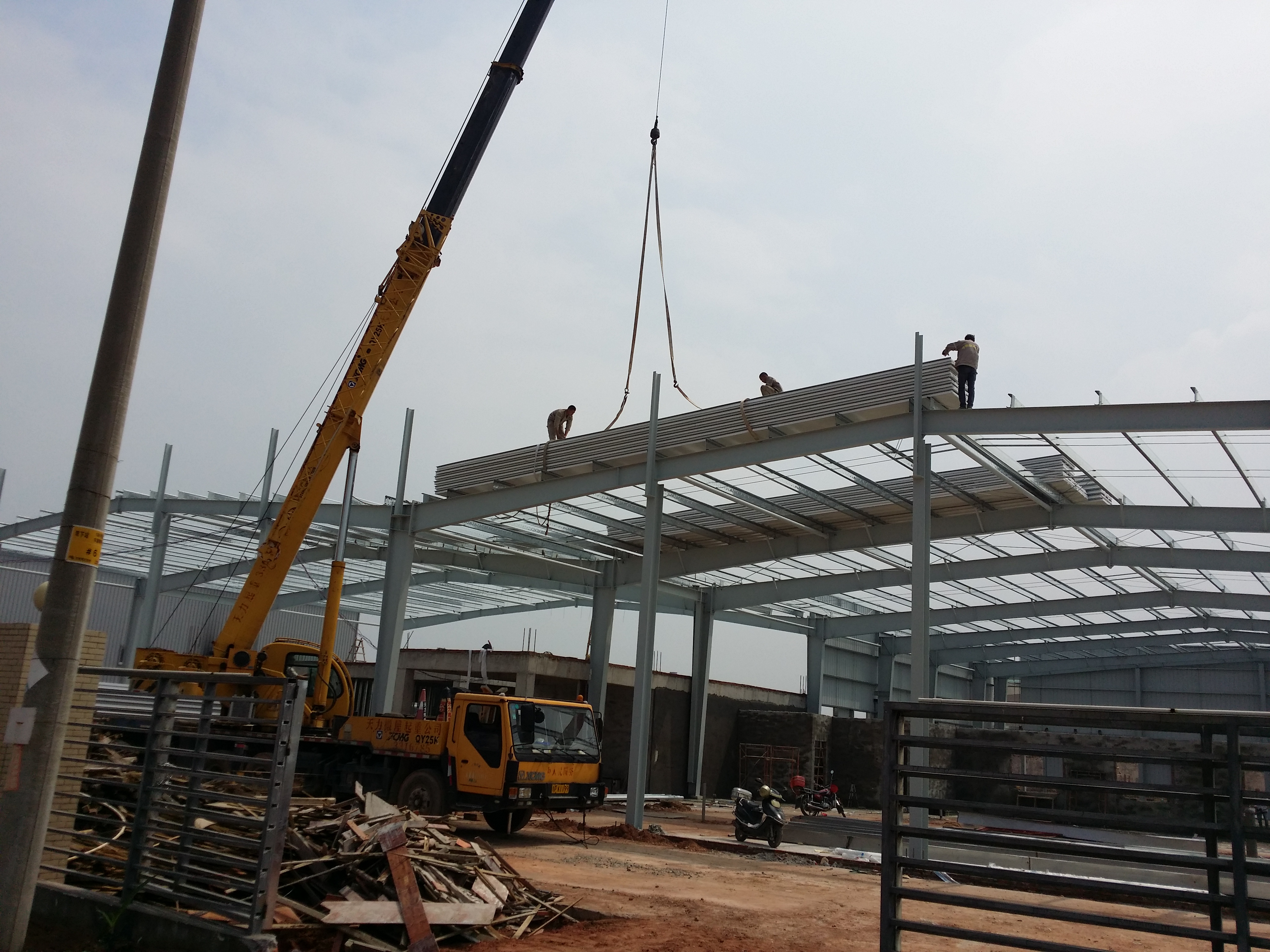 菲亚特4s店建造钢结构厂房工程实例