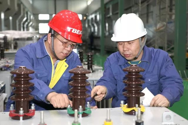 喜報特變電工多人榮獲工匠稱號