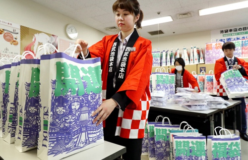 新年将至日本西武百货公司推出1500种新年福袋