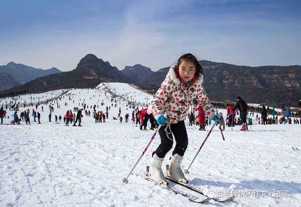 30指定地点集合,然后出发赴尧山滑雪乐园,大概10:30分到达滑雪场,先做