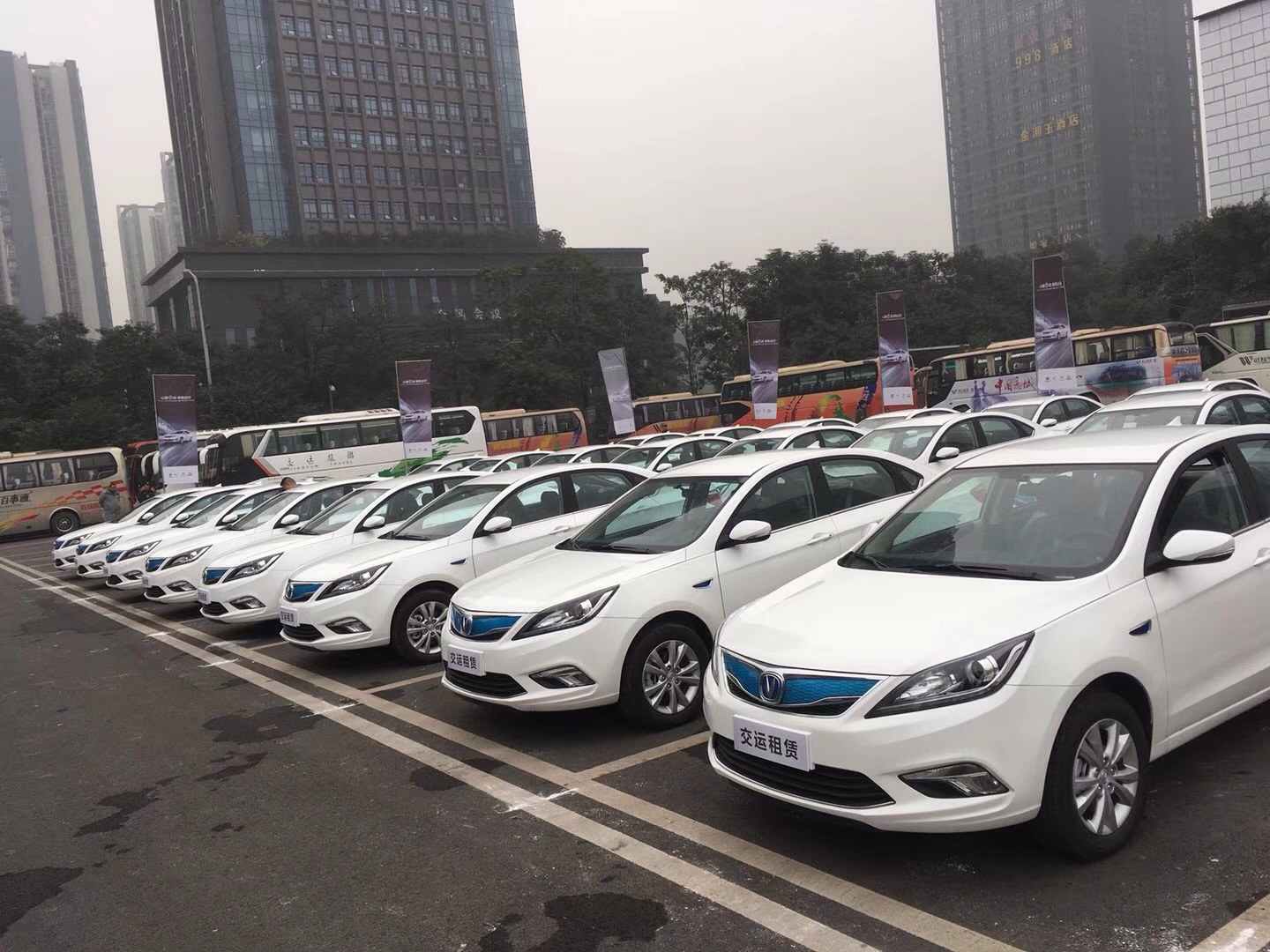 重庆无霾!长安汽车500辆新逸动ev300交付网约车市场