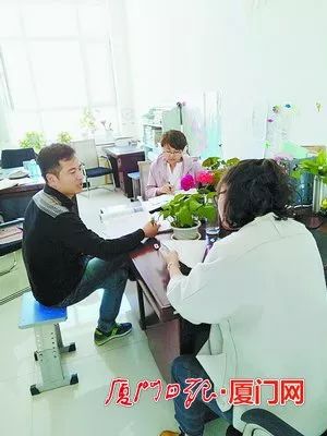 感动厦门十大人物评选│厦门一中语文教师高剑华给新疆孩子带去诗和