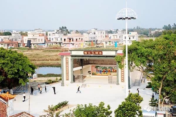 安铺镇港头村文化广场(资料图片)港头社区有13条自然村,1300多户7600