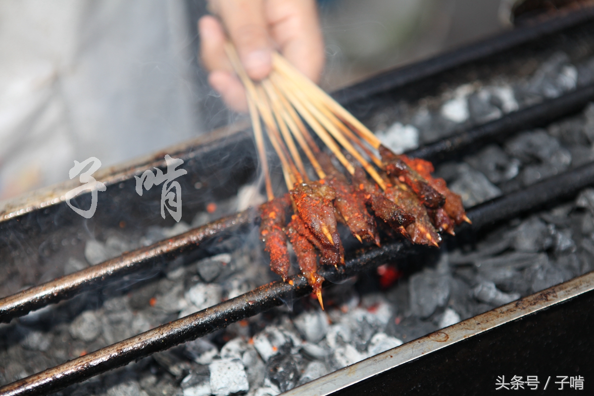 五線城市烤牛肉串,3毛一串味很正經,就是不知道肉正不正經