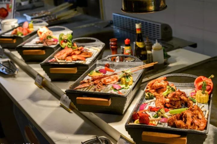 如何在青岛吃到爱琴海的美食?星级酒店自助餐只需66元一位