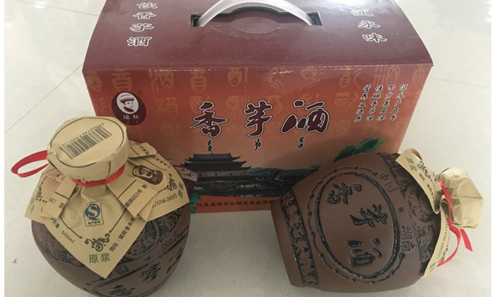 谢明辉在雅大酒业帮助下获香柚酒酿酒技术