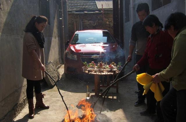 大众车主残忍杀狗滴血祭新车