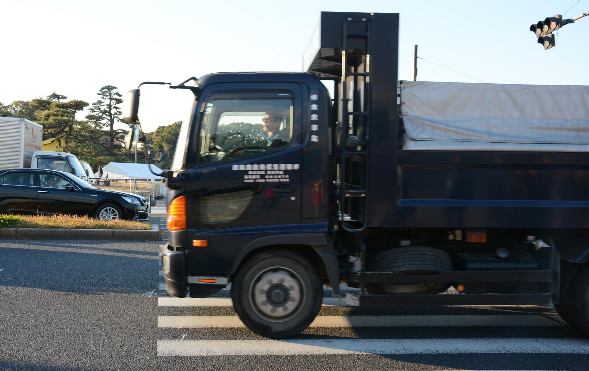 異域的城市配送用車:原來鬧市中渣土車和水泥攪拌車不用限行