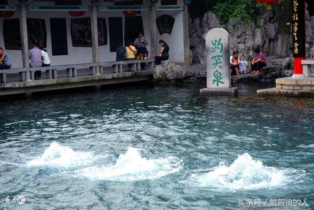 中国五大名泉泡出的茶汤滋味纯正,有机会一定要带些回家泡茶