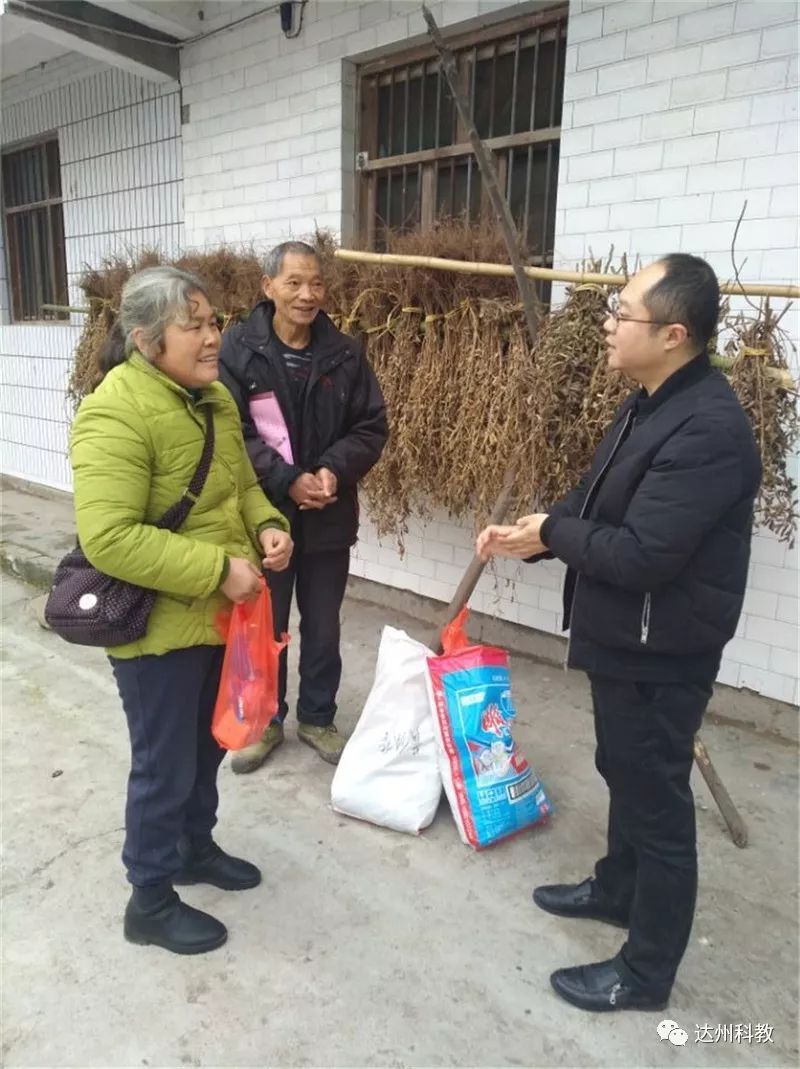 大竹县各地学校积极开展脱贫攻坚活动