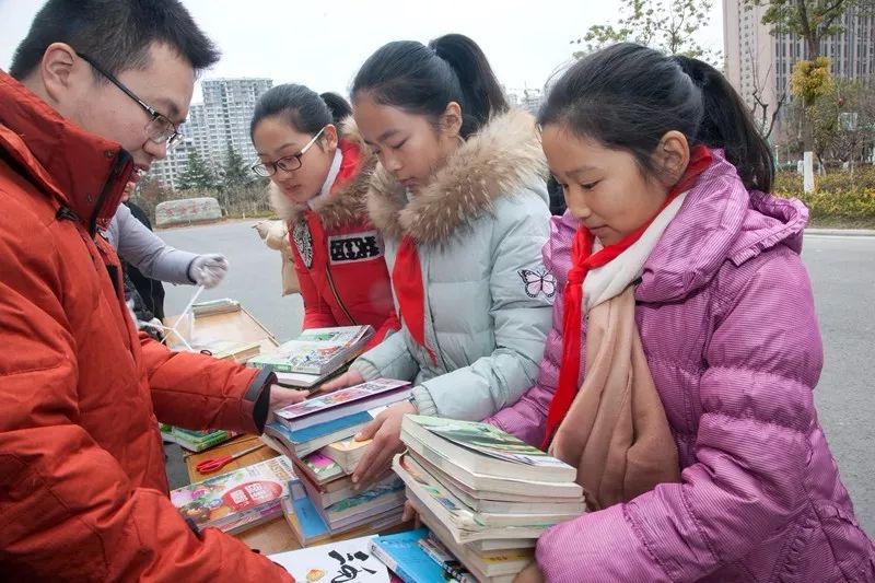 图书捐赠活动已经结束,爱的传递才刚刚开始,穿越2017,直达2018,但愿