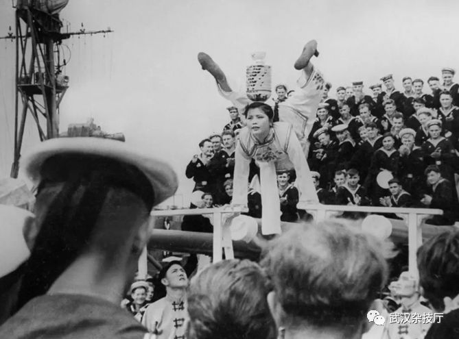 1958年,夏菊花的《柔术咬花"咬花"技艺更加完美