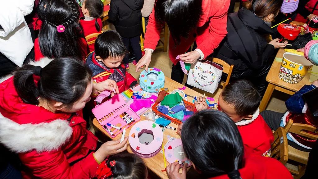 滿滿的民俗風味的幼兒園迎元旦活動