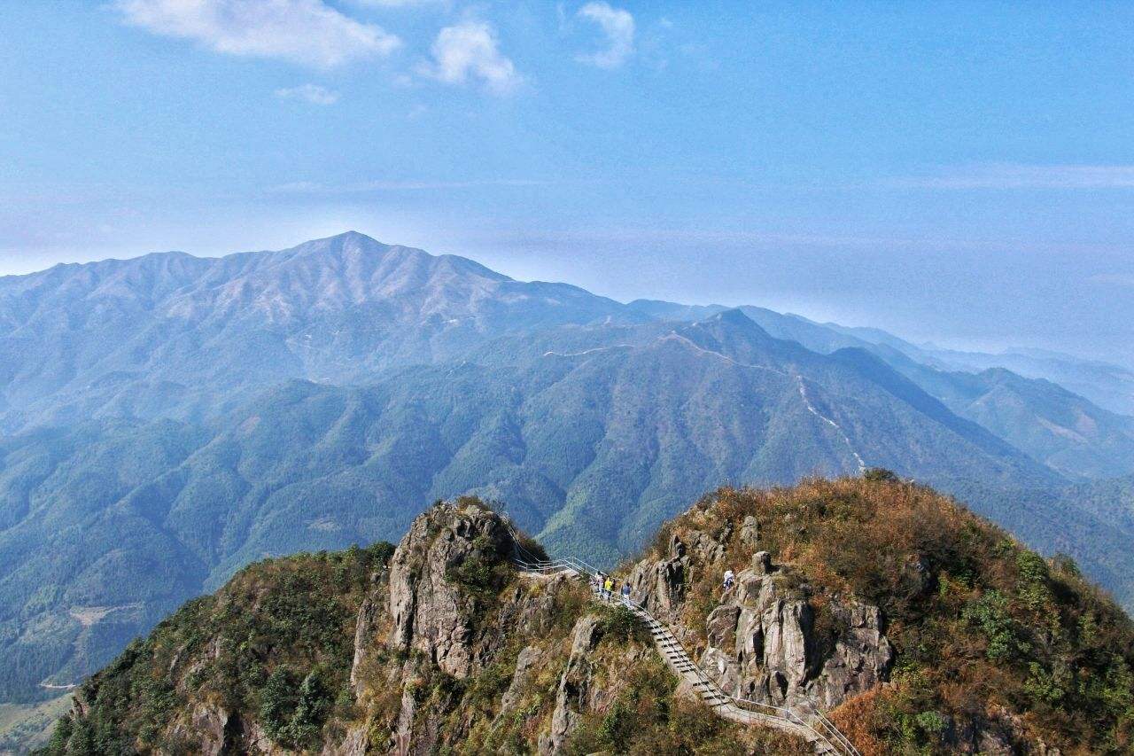 登廣東第八高峰連山金子山,海拔1417米,領略粵北山區冬季之美!