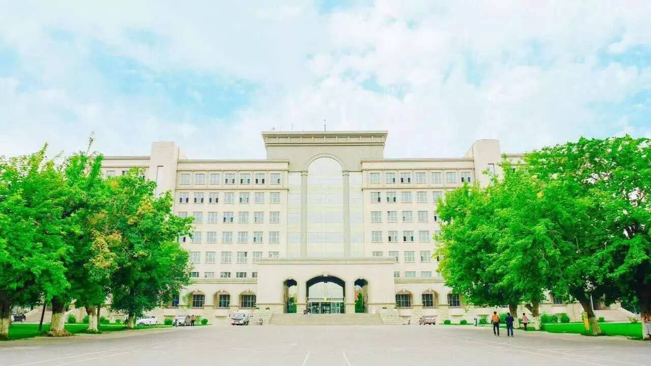 新疆农业大学全景图图片