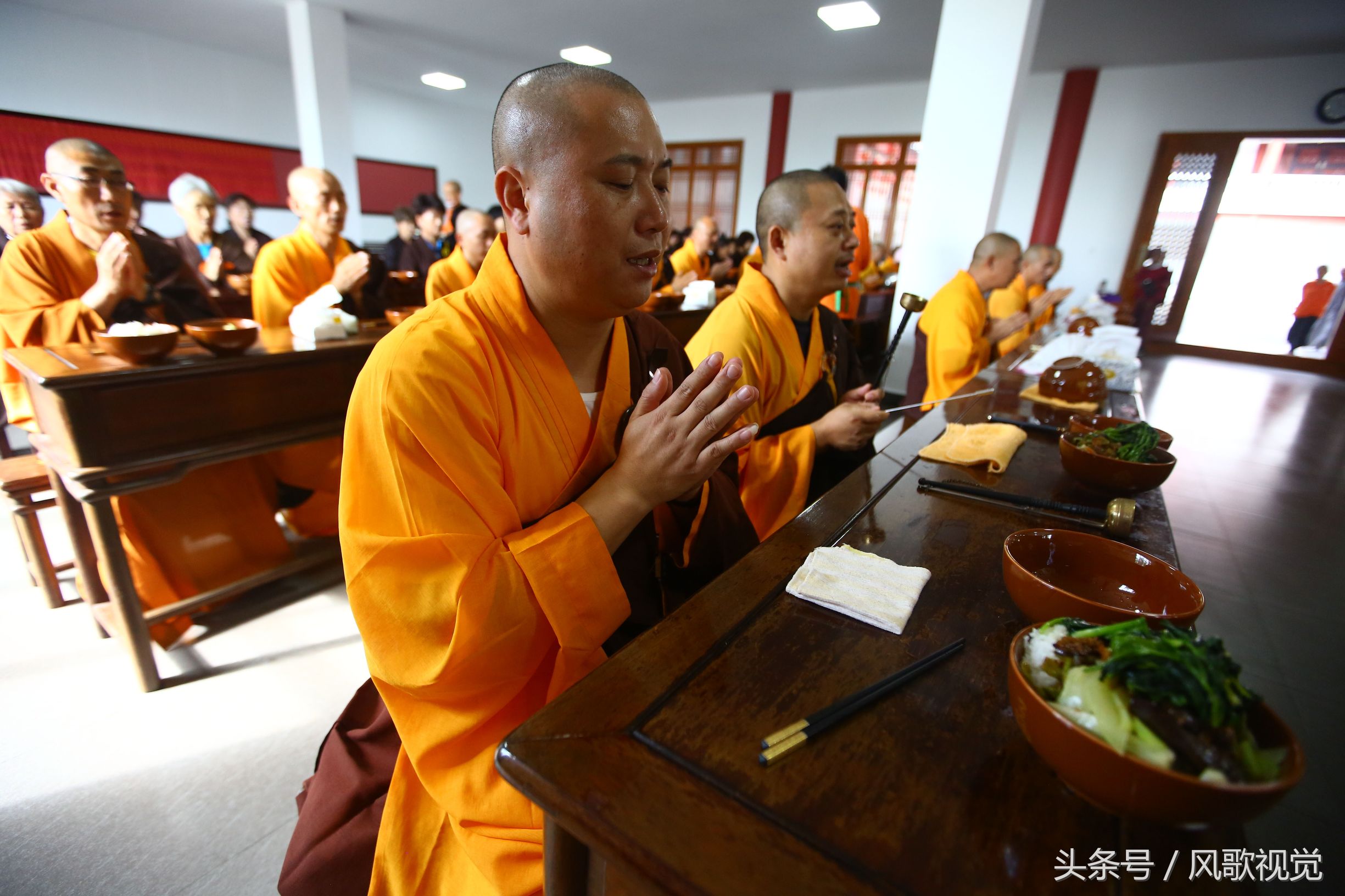 佛門吃齋過堂是怎樣的儀式為何飯前飯後都要誦經看南山寺過堂