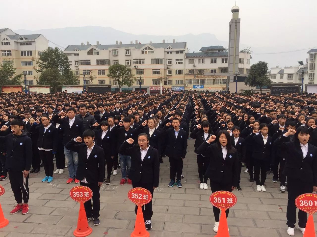 永善一中1300余名高三学生满载青春回忆跨入成年人行列